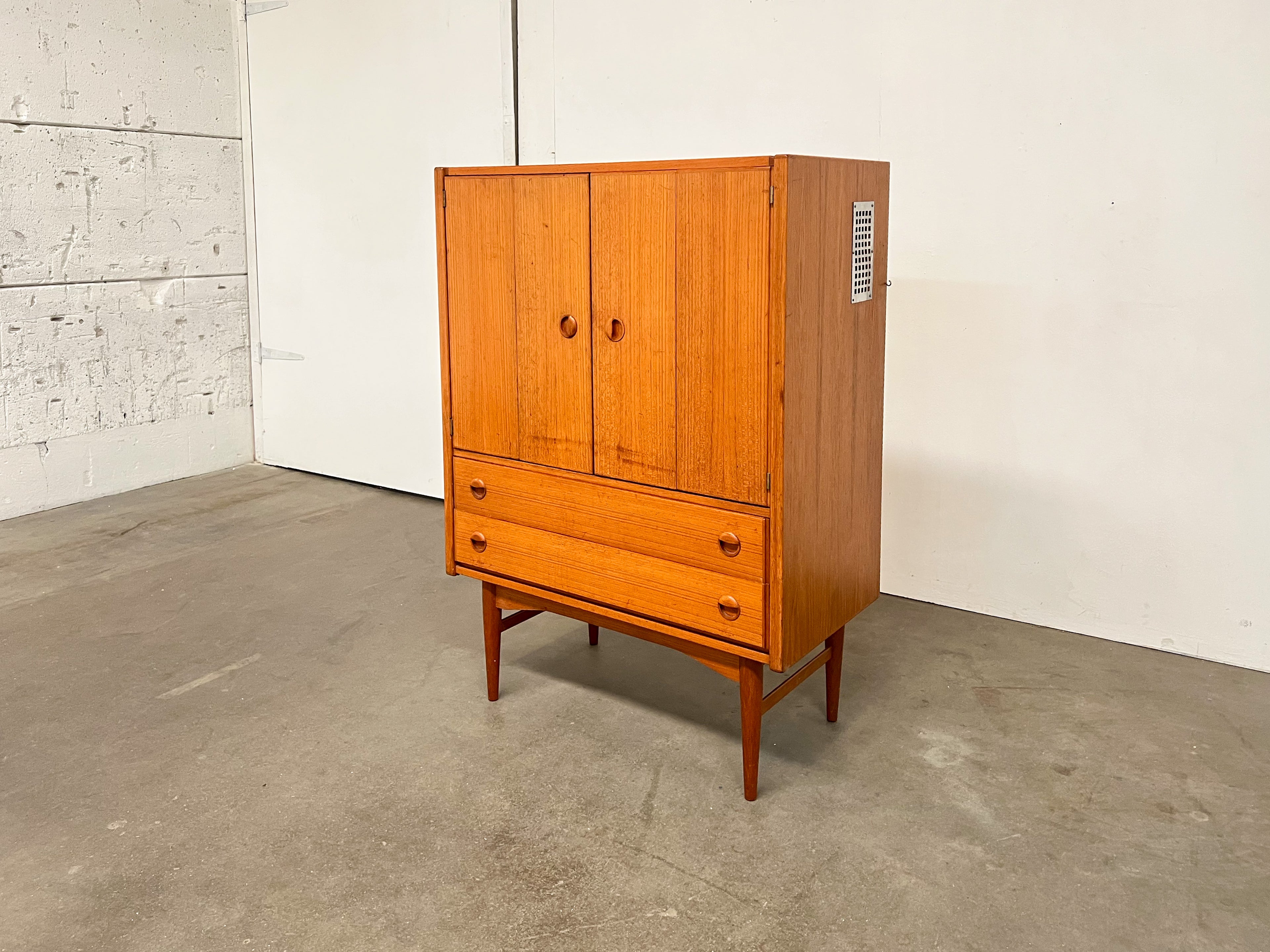 Buffet haut vintage en teck – meuble de rangement scandinave années 60