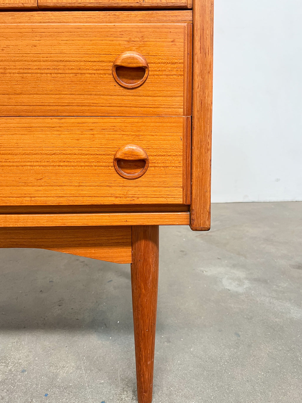 Buffet haut vintage en teck – meuble de rangement scandinave années 60