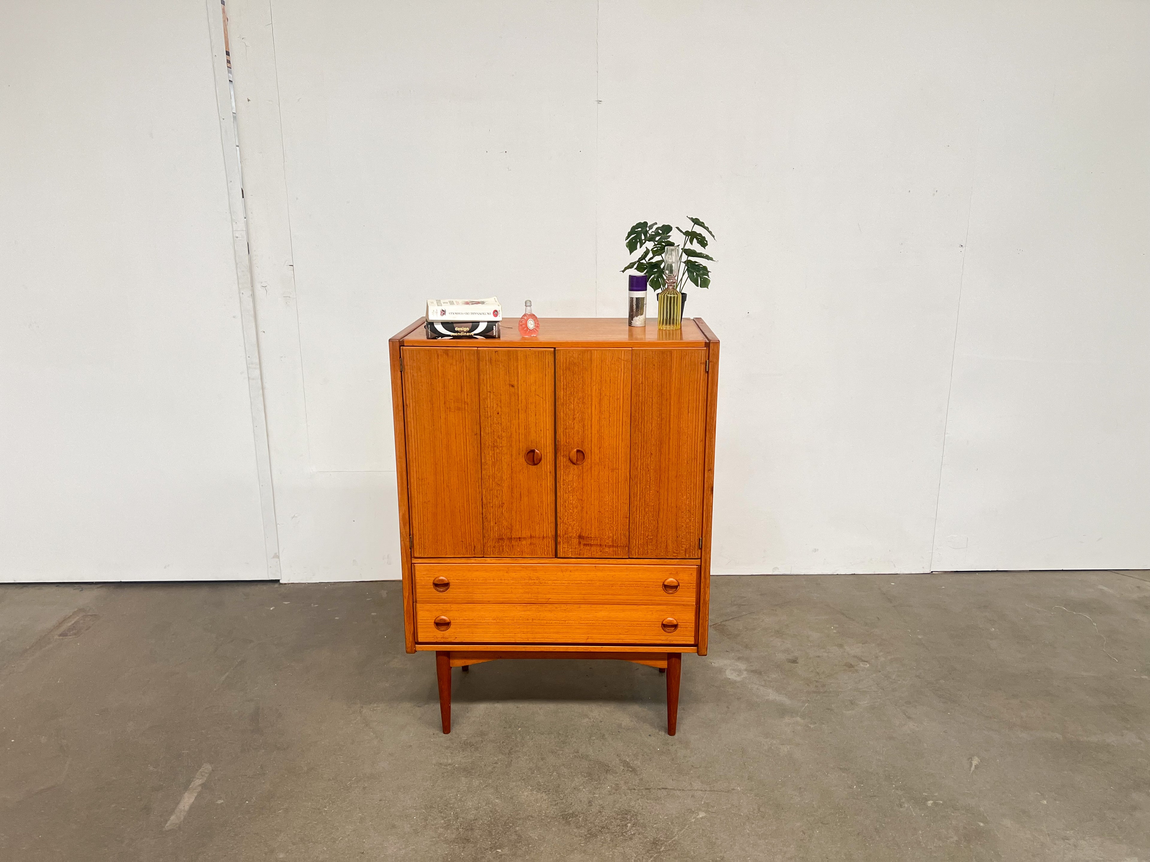 Buffet haut vintage en teck – meuble de rangement scandinave années 60