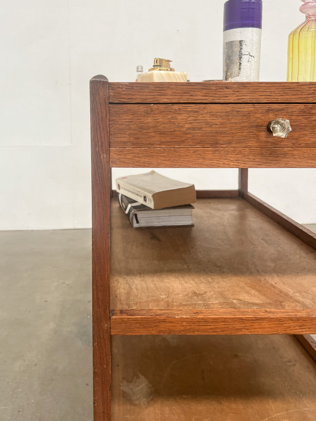 Desserte roulante vintage en bois à 3 niveaux avec tiroir