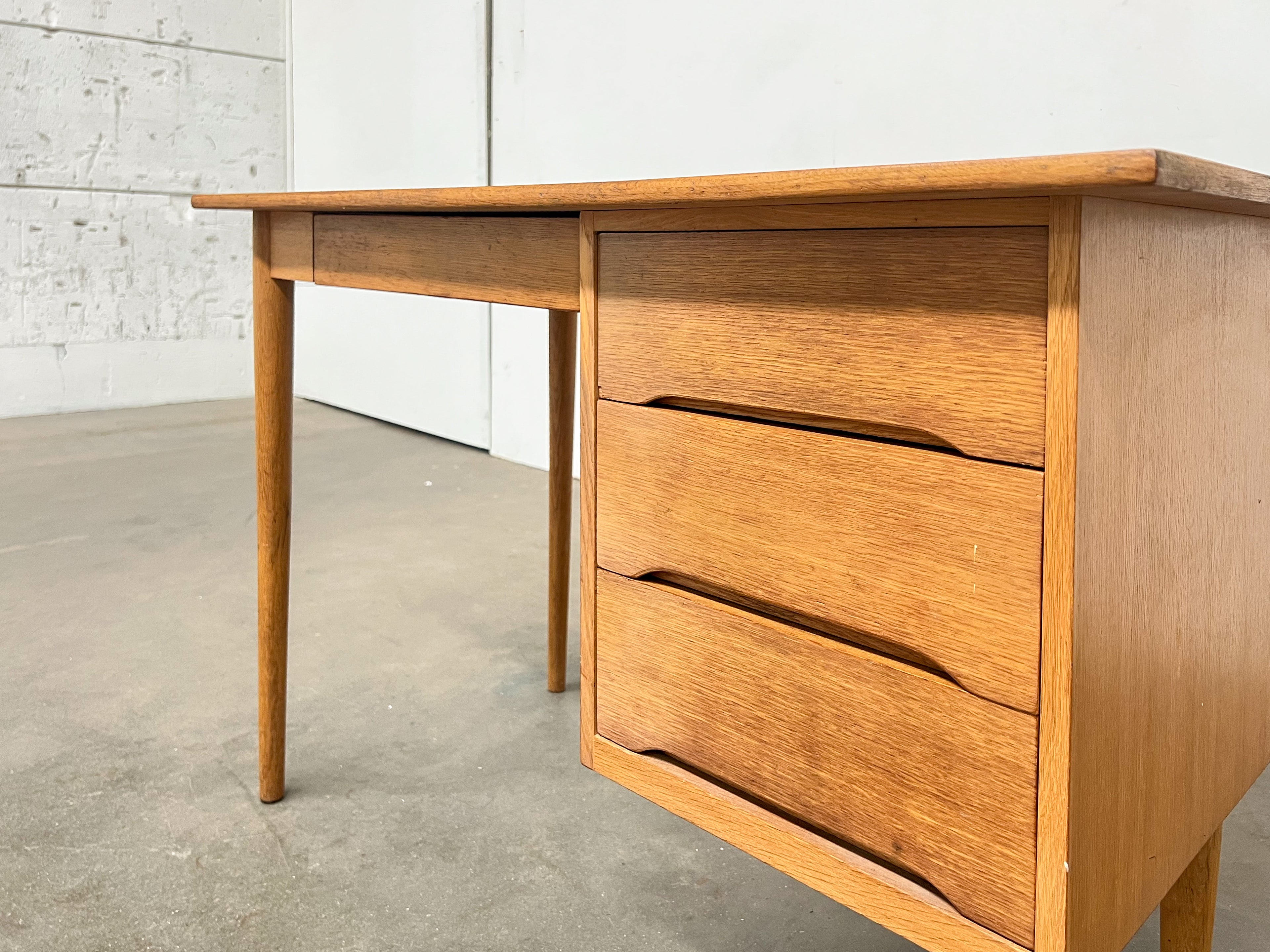 Bureau vintage en bois à 4 tiroirs – design scandinave années 60