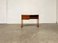Petit bureau vintage en teck – 2 tiroirs, style scandinave années 60