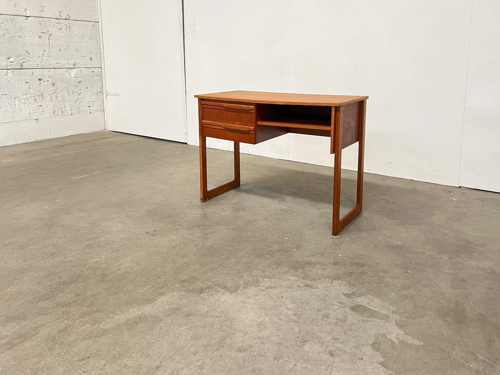 Petit bureau vintage en teck – 2 tiroirs, style scandinave années 60