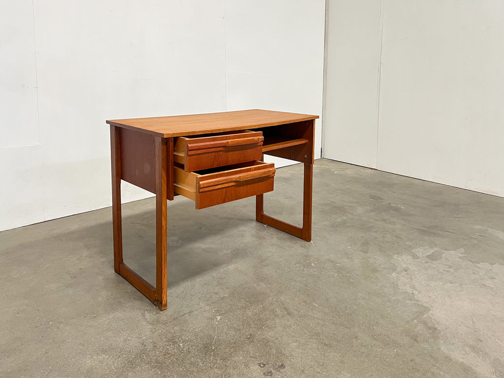 Petit bureau vintage en teck – 2 tiroirs, style scandinave années 60