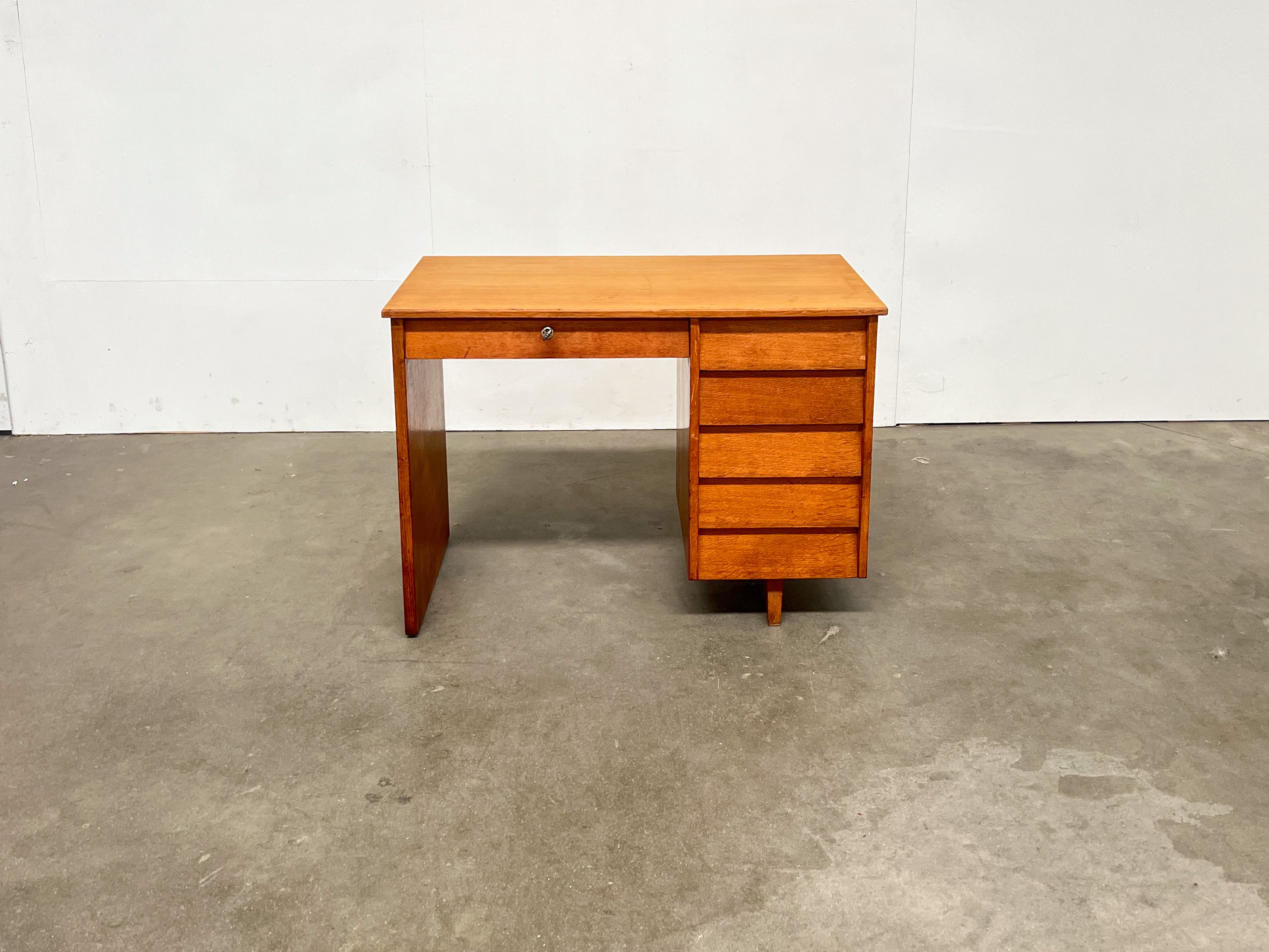 Petit bureau vintage en bois à 6 tiroirs – années 60