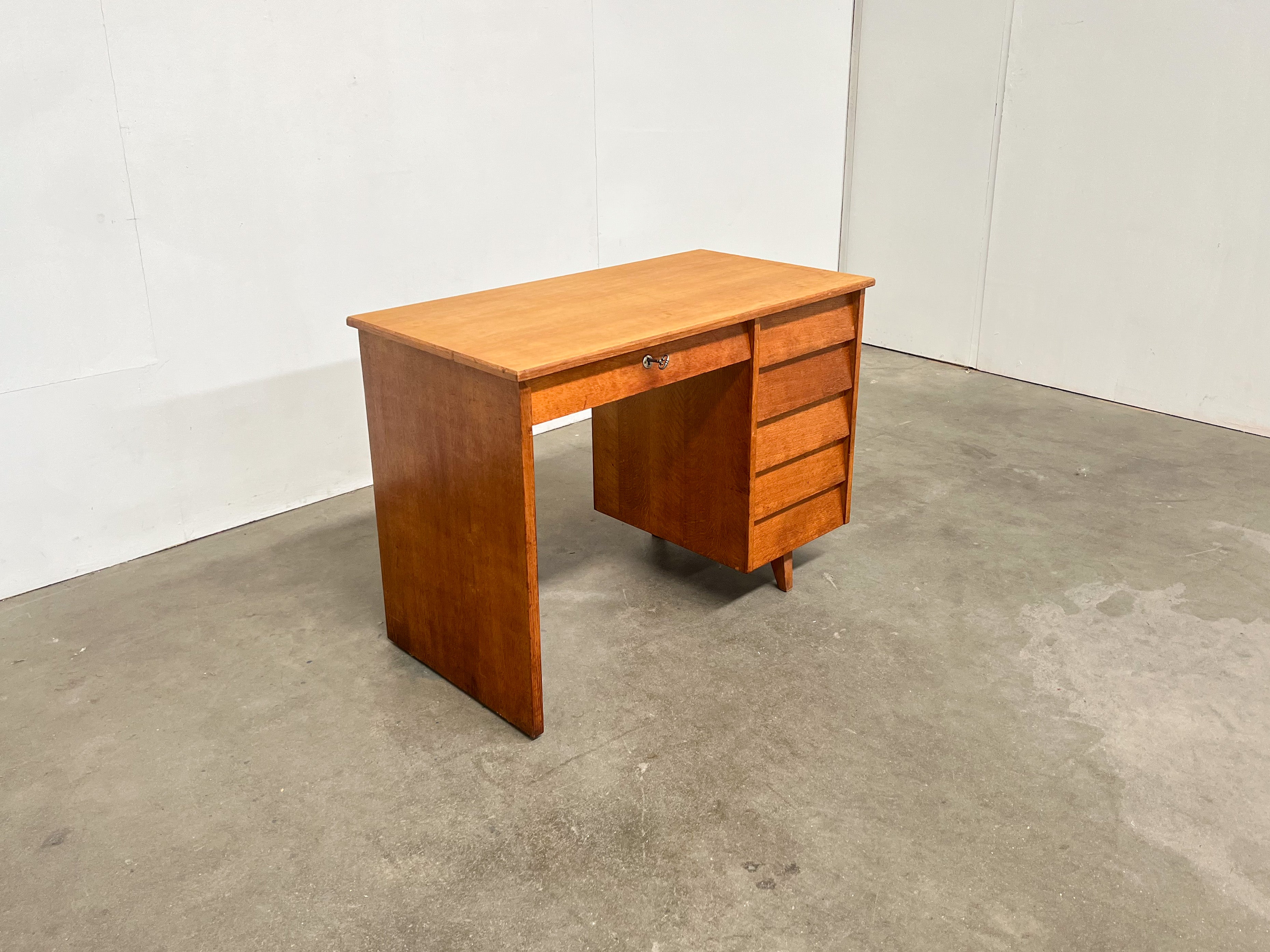 Petit bureau vintage en bois à 6 tiroirs – années 60