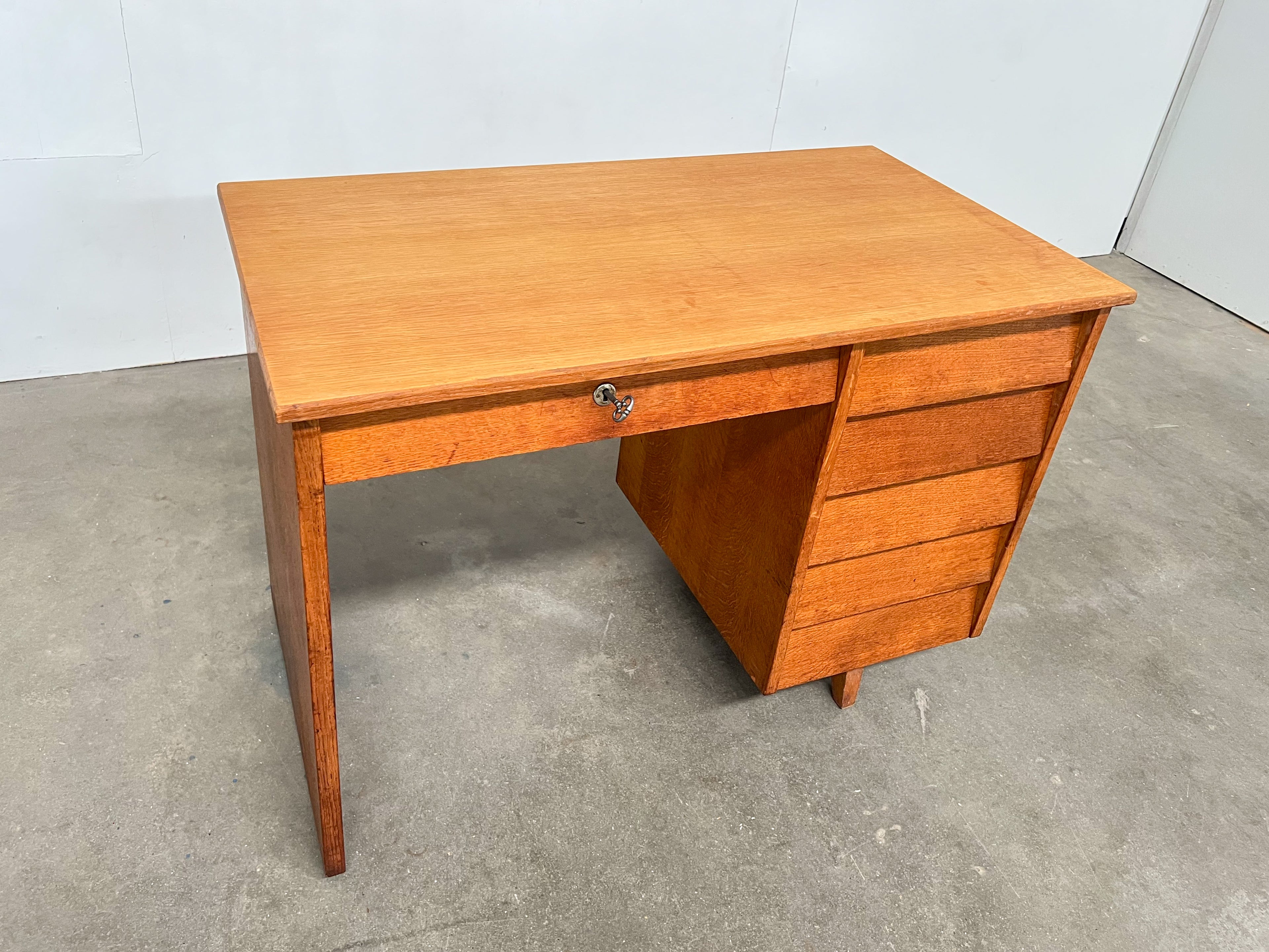Petit bureau vintage en bois à 6 tiroirs – années 60
